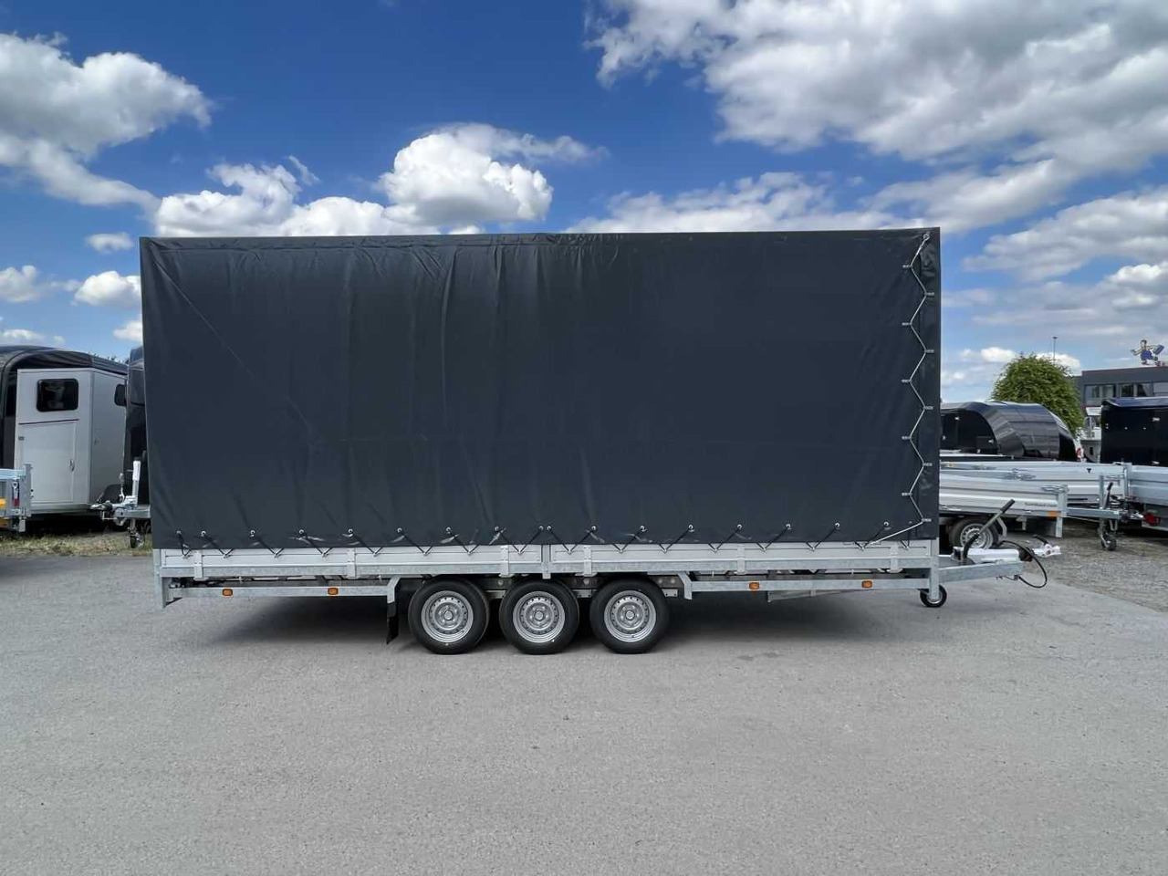 HULCO Medax-3 3500 Plane Hochlader - 侧帘拖车:图1 HULCO Medax-3 3500 Plane Hochlader - 侧帘拖车:图1