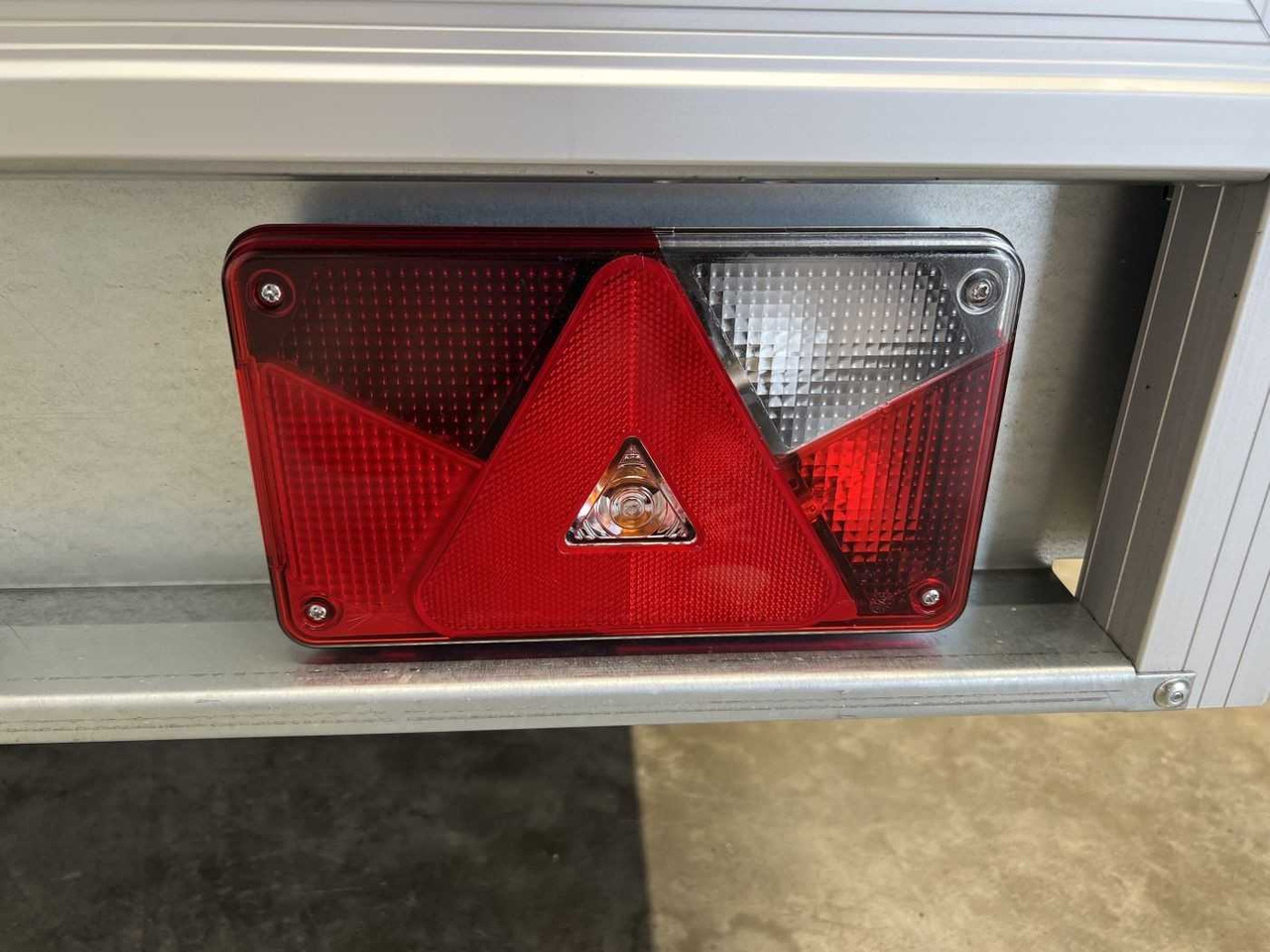 新的 自动售货拖车 UNSINN UKU 421719-26-14 VKL Verkaufsanhänger:图17 新的 自动售货拖车 UNSINN UKU 421719-26-14 VKL Verkaufsanhänger:图17