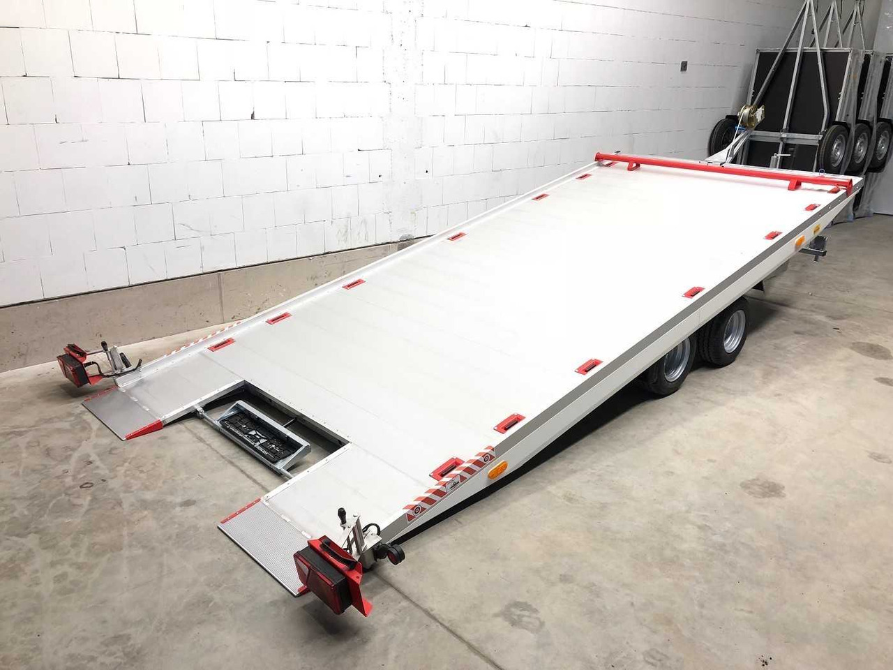 VEZEKO Imola 27.43 Autotransporter - 自动转运拖车:图1 VEZEKO Imola 27.43 Autotransporter - 自动转运拖车:图1