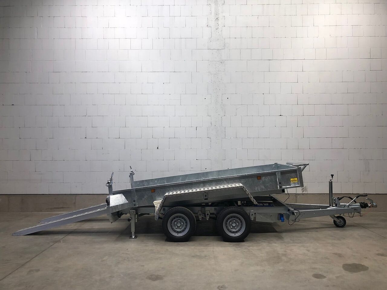 Variant 3015 MT Rampen Rückwärtskipper - 翻斗拖车:图1 Variant 3015 MT Rampen Rückwärtskipper - 翻斗拖车:图1
