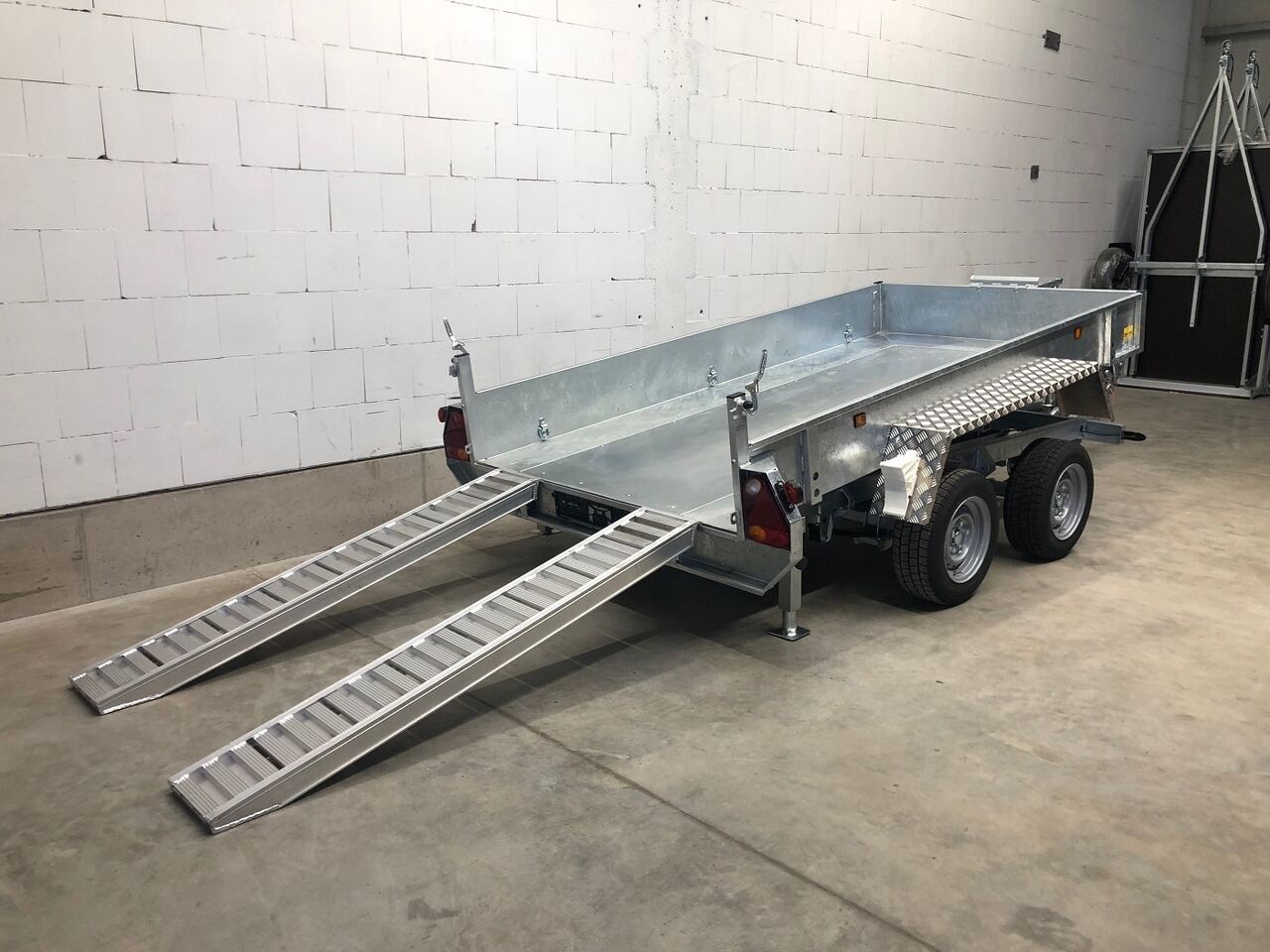 Variant 3015 MT Rampen Rückwärtskipper - 翻斗拖车:图2 Variant 3015 MT Rampen Rückwärtskipper - 翻斗拖车:图2