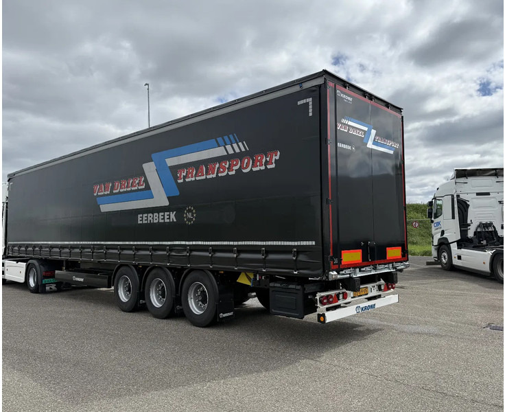 Krone 3-Assige schuifzeilen + schuifdak / hardhouten vloer/ NIEUW STAAT!!!!!!!!!!!! - 侧帘半拖车:图2 Krone 3-Assige schuifzeilen + schuifdak / hardhouten vloer/ NIEUW STAAT!!!!!!!!!!!! - 侧帘半拖车:图2