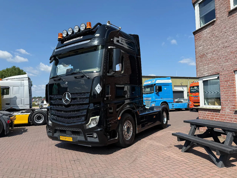Mercedes-Benz Actros 1853 LS 4X2 "BLACK PEARL" EURO6D / FULL OPTIONS / RETARDER / ALCOA / LEATHER INTERIOR / ETC..... PERFECT CONDTION!!!!! - 牵引车:图2 Mercedes-Benz Actros 1853 LS 4X2 "BLACK PEARL" EURO6D / FULL OPTIONS / RETARDER / ALCOA / LEATHER INTERIOR / ETC..... PERFECT CONDTION!!!!! - 牵引车:图2