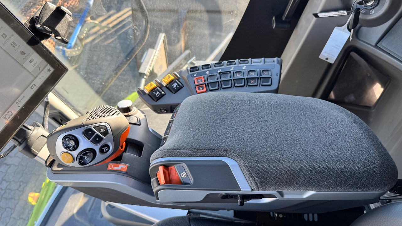 CLAAS Lexion 6900 TerraTrac 890 full Options - 联合收割机:图4 CLAAS Lexion 6900 TerraTrac 890 full Options - 联合收割机:图4