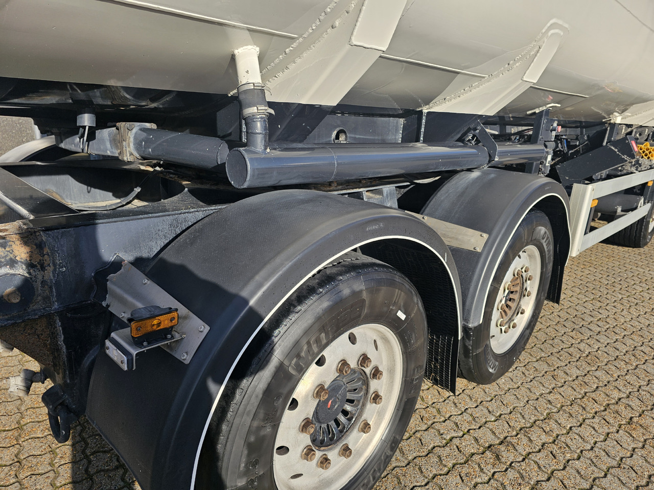 液罐拖车 EUROTANK 4 Akslet:图13 液罐拖车 EUROTANK 4 Akslet:图13