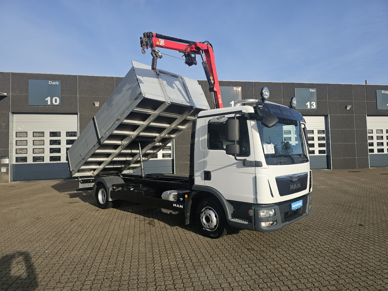 MAN TGL 10.220 - 翻斗车:图2 MAN TGL 10.220 - 翻斗车:图2
