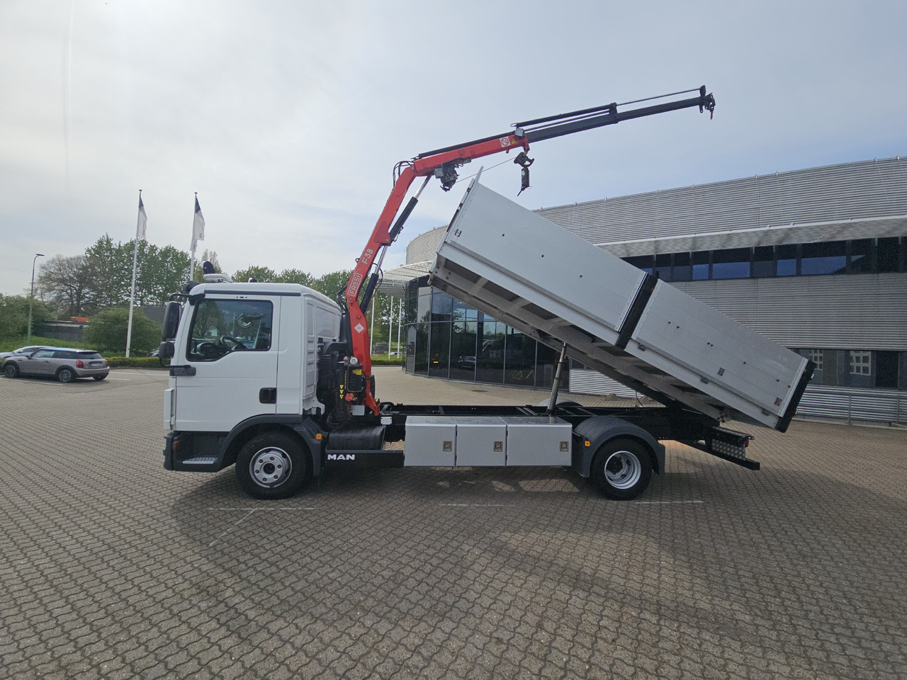 MAN TGL 10.220 - 翻斗车, 起重车:图2 MAN TGL 10.220 - 翻斗车, 起重车:图2