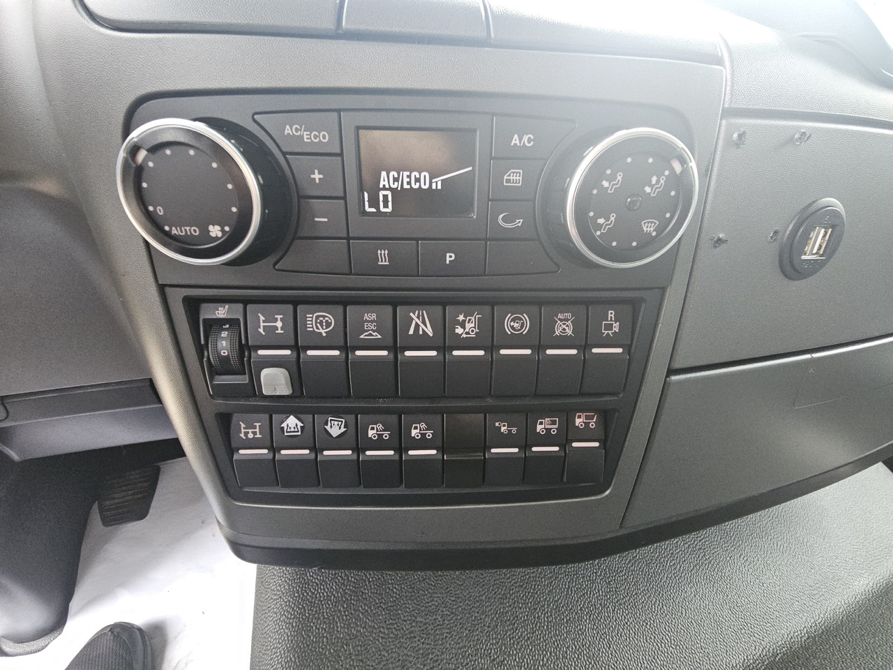 翻斗车, 起重车 MAN TGL 10.220：图31