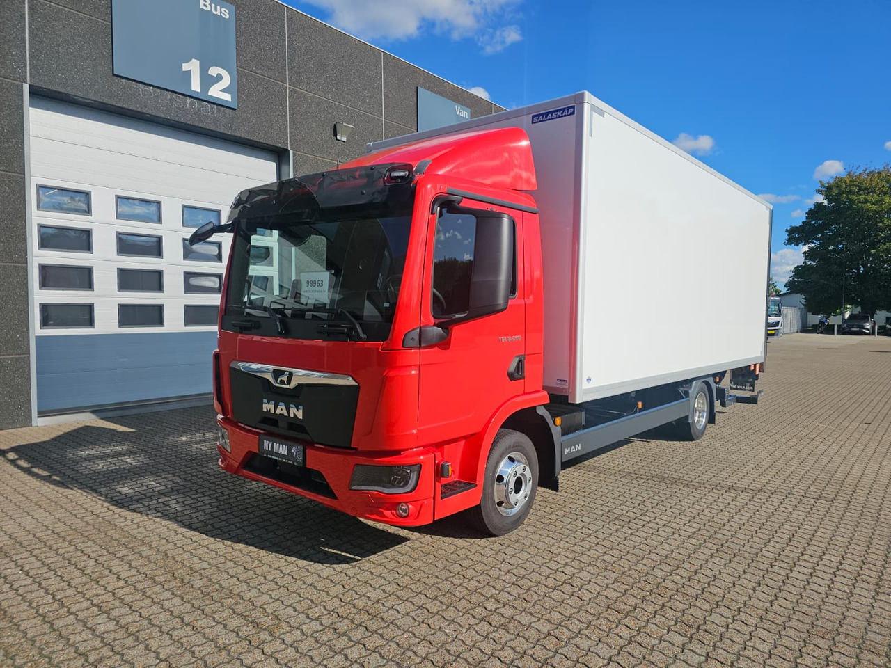 MAN TGL 8.220 - 厢式卡车:图1 MAN TGL 8.220 - 厢式卡车:图1