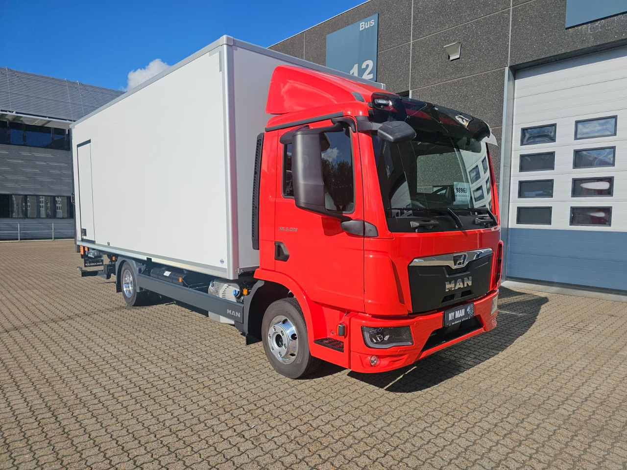 MAN TGL 8.220 - 厢式卡车:图2 MAN TGL 8.220 - 厢式卡车:图2