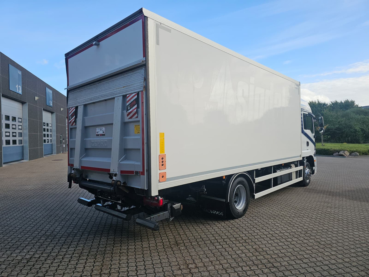 MAN TGM 15.290 - 厢式卡车:图3 MAN TGM 15.290 - 厢式卡车:图3