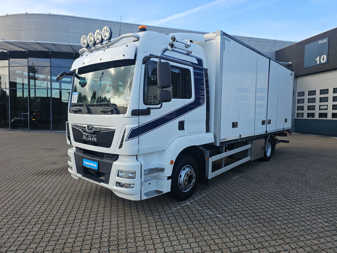 MAN TGM 15.290 - 厢式卡车:图1 MAN TGM 15.290 - 厢式卡车:图1