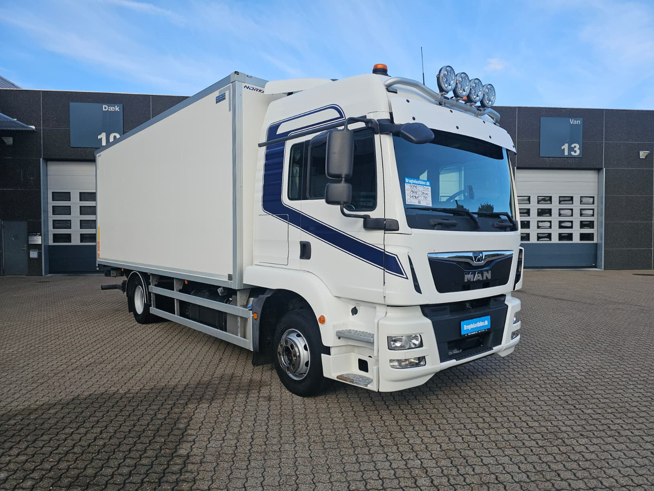 MAN TGM 15.290 - 厢式卡车:图2 MAN TGM 15.290 - 厢式卡车:图2
