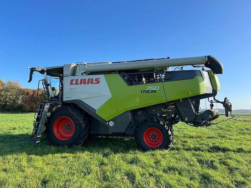 CLAAS Trion 750 - 联合收割机:图1 CLAAS Trion 750 - 联合收割机:图1