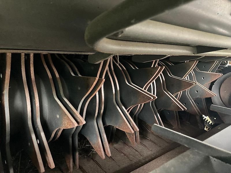 CLAAS Variant 485 RC PRO - 圆形打包机:图2 CLAAS Variant 485 RC PRO - 圆形打包机:图2