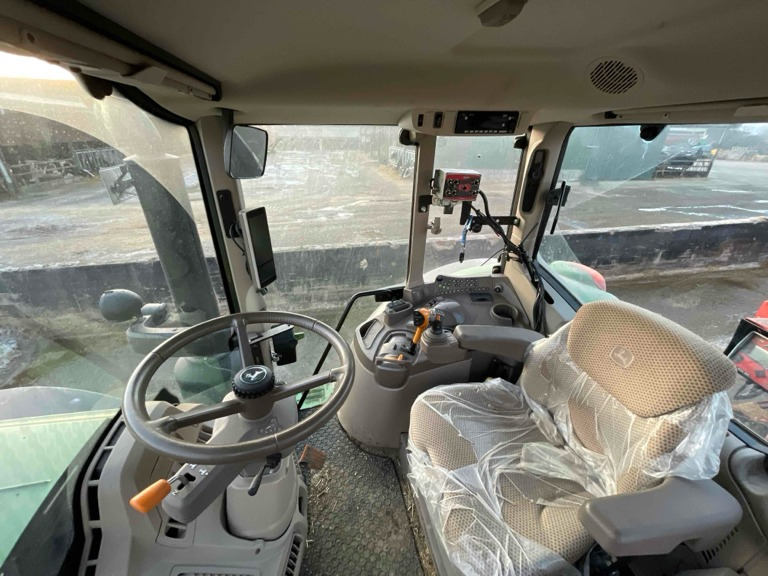 John Deere 6155M - 拖拉机:图2 John Deere 6155M - 拖拉机:图2