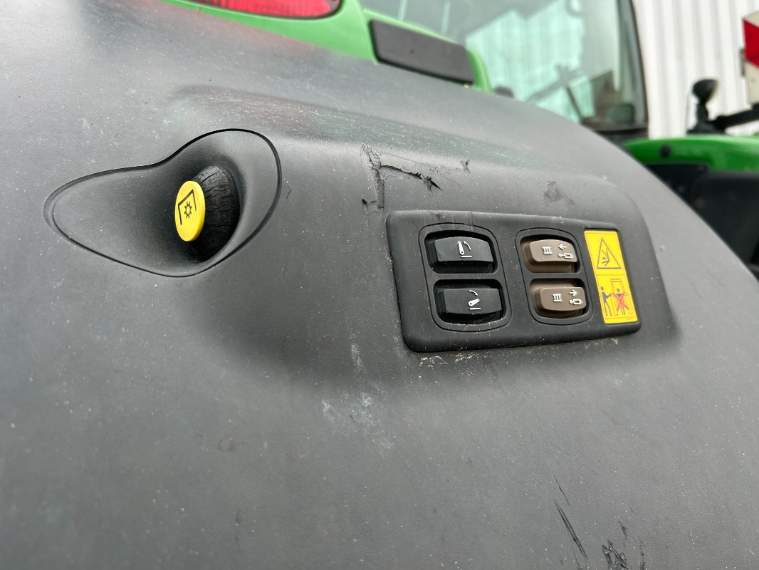 John Deere 6215R - 拖拉机:图3 John Deere 6215R - 拖拉机:图3