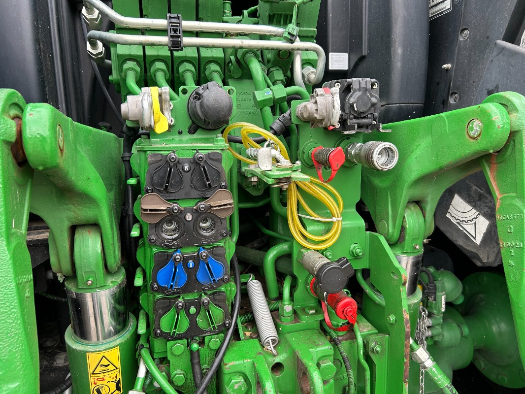 John Deere 6215R - 拖拉机:图4 John Deere 6215R - 拖拉机:图4