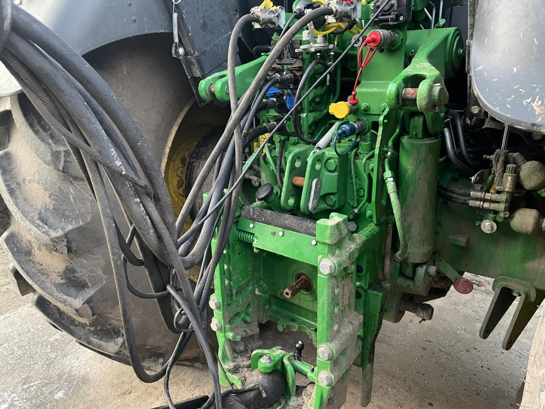 John Deere 6R 175 - 拖拉机:图2 John Deere 6R 175 - 拖拉机:图2