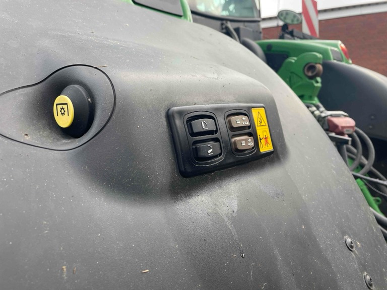 John Deere 6R 250 - 拖拉机:图2 John Deere 6R 250 - 拖拉机:图2