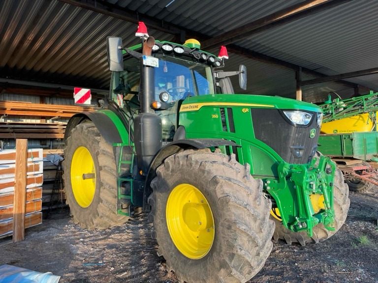 John Deere 6R 250 - 拖拉机:图1 John Deere 6R 250 - 拖拉机:图1