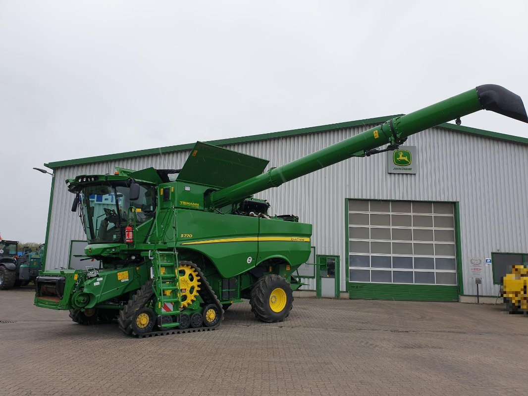 John Deere S770 - 联合收割机:图1 John Deere S770 - 联合收割机:图1