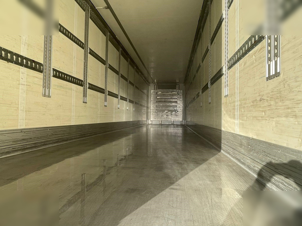 SCHMITZ CARGOBULL - 冷藏半拖车:图3 SCHMITZ CARGOBULL - 冷藏半拖车:图3