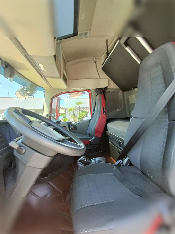 VOLVO FH500 - 集装箱运输车/ 可拆卸车身的卡车:图5 VOLVO FH500 - 集装箱运输车/ 可拆卸车身的卡车:图5