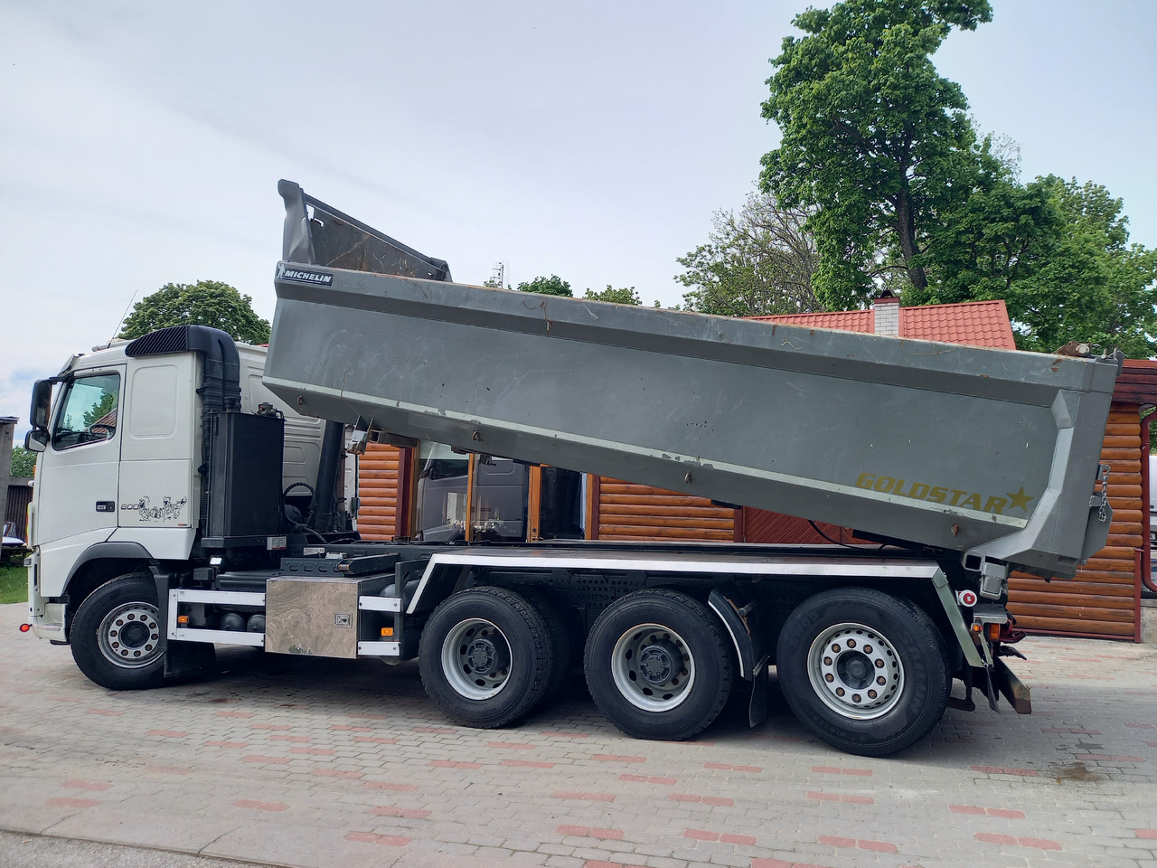 VOLVO FH16, 8x4, BIG AXLES, RETARDER, GW 39500 KG - 翻斗车:图2 VOLVO FH16, 8x4, BIG AXLES, RETARDER, GW 39500 KG - 翻斗车:图2