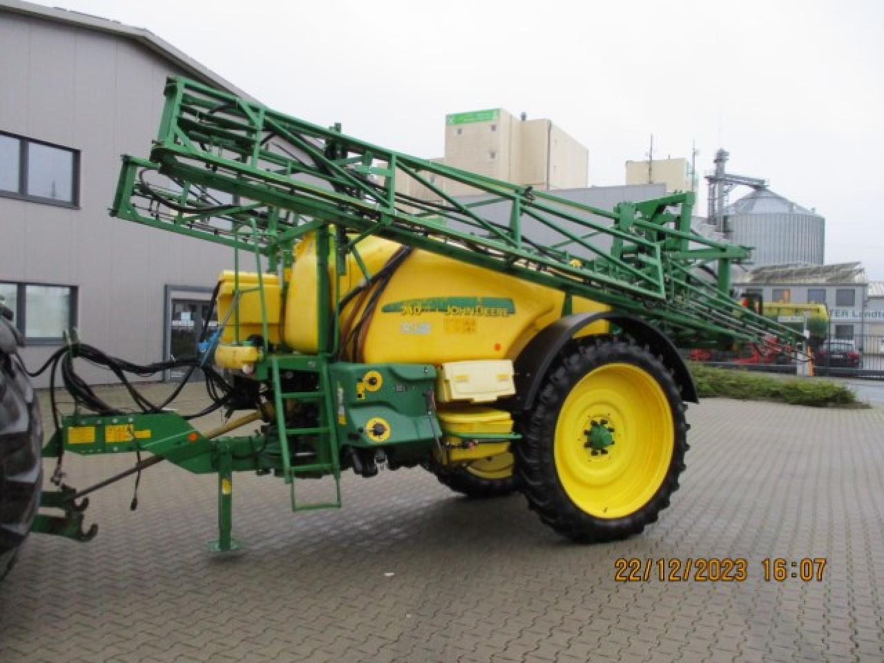John Deere 740 - 牵引式喷雾机:图1 John Deere 740 - 牵引式喷雾机:图1