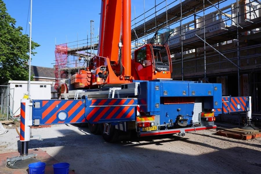 Demag AC220-5 Dutch Registration, 10x6x10, 220t Ca - 全地形起重机:图2 Demag AC220-5 Dutch Registration, 10x6x10, 220t Ca - 全地形起重机:图2