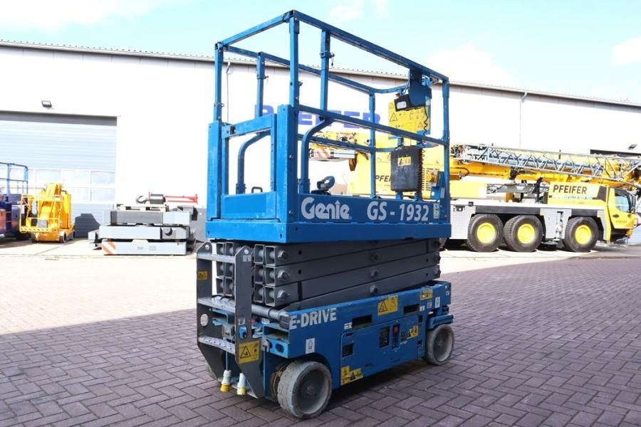 Genie GS1932 E-Drive Several In Stock, 8m Working Height - 剪式升降机:图2 Genie GS1932 E-Drive Several In Stock, 8m Working Height - 剪式升降机:图2
