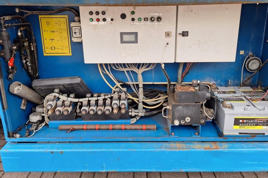 Holland Lift Megastar G320DL30 4WDS/N Diesel, 4x4x4 Drive, 34m - 剪式升降机:图5 Holland Lift Megastar G320DL30 4WDS/N Diesel, 4x4x4 Drive, 34m - 剪式升降机:图5