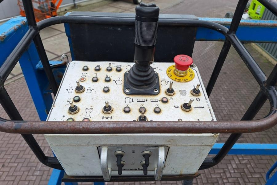 Holland Lift Megastar G320DL30 4WDS/N Diesel, 4x4x4 Drive, 34m - 剪式升降机:图4 Holland Lift Megastar G320DL30 4WDS/N Diesel, 4x4x4 Drive, 34m - 剪式升降机:图4