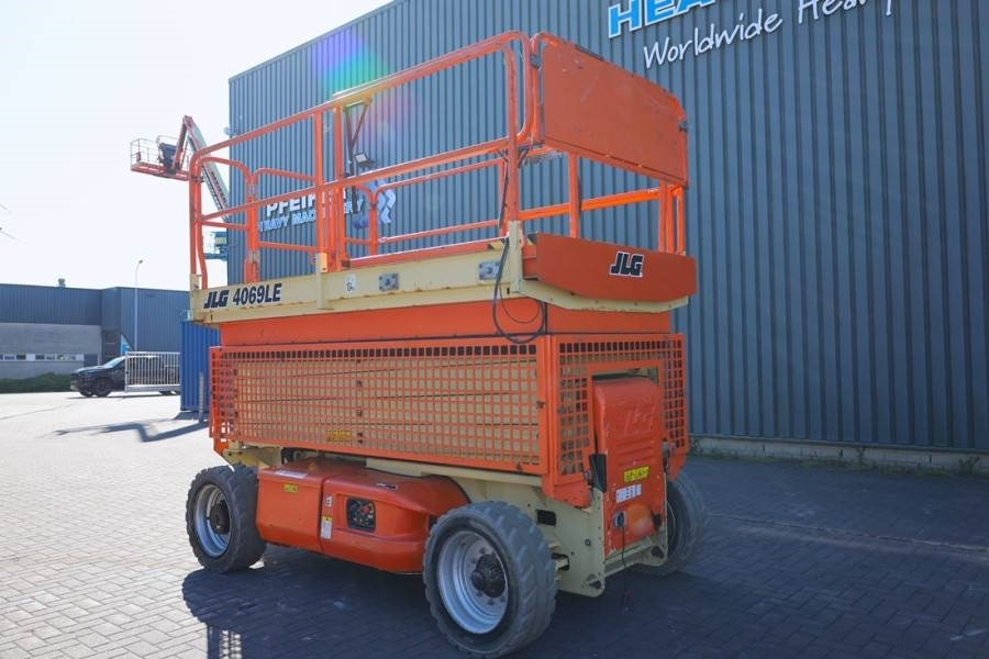剪式升降机 JLG M4069 Hybrid, 14.2m Working Height, 360kg Capacity:图8 剪式升降机 JLG M4069 Hybrid, 14.2m Working Height, 360kg Capacity:图8