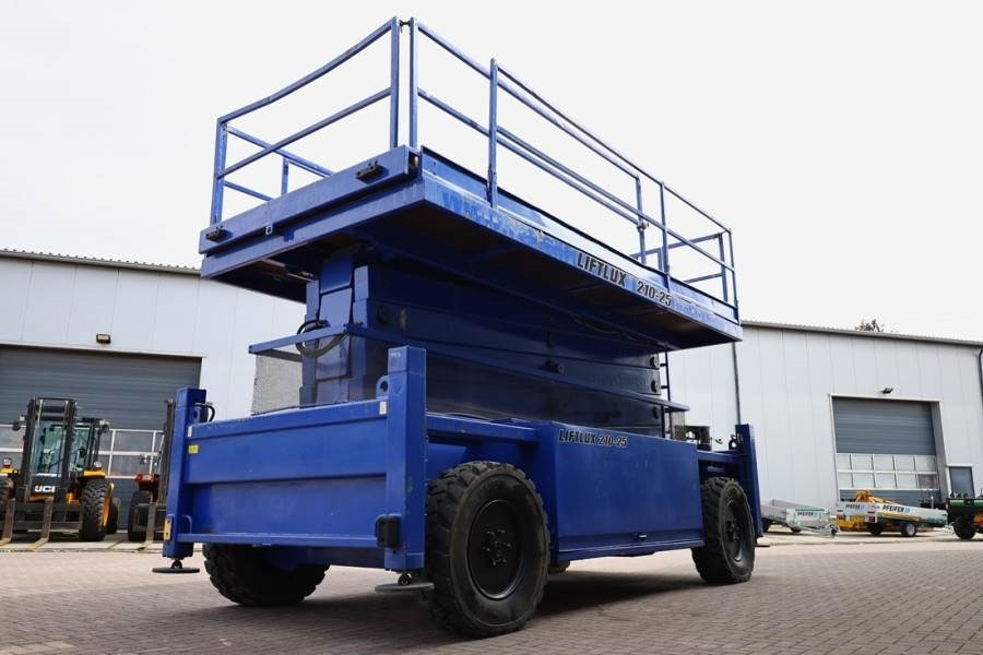 Liftlux SL210-25 D4WD S/P Diesel, Hydraulic Deck Extension - 剪式升降机:图2 Liftlux SL210-25 D4WD S/P Diesel, Hydraulic Deck Extension - 剪式升降机:图2