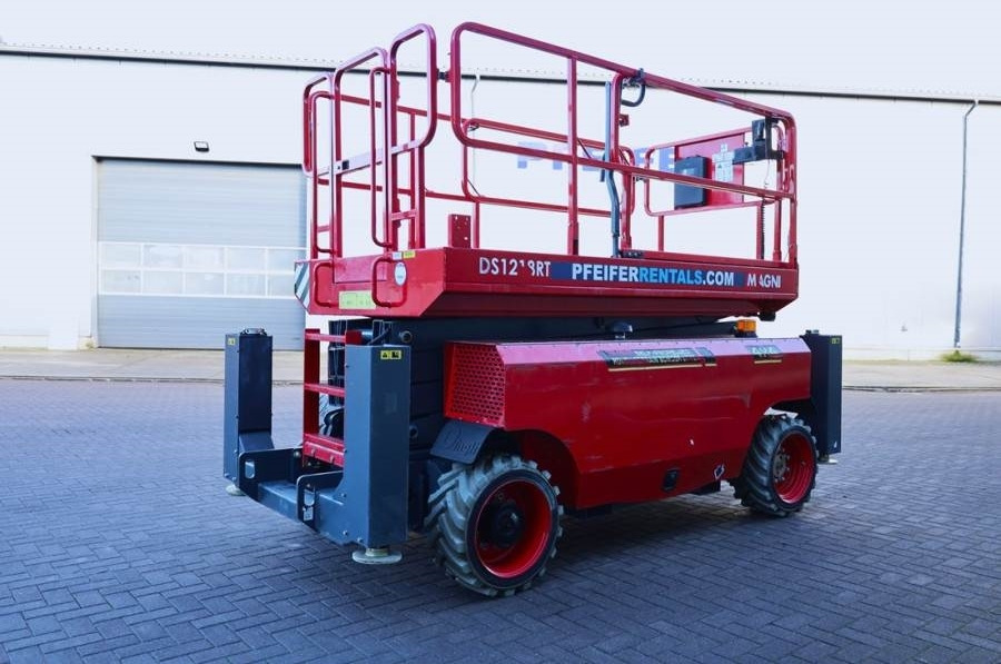 Magni DS1218RT Valid inspection, Diesel, 4x4 Drive, 12m - 剪式升降机:图2 Magni DS1218RT Valid inspection, Diesel, 4x4 Drive, 12m - 剪式升降机:图2