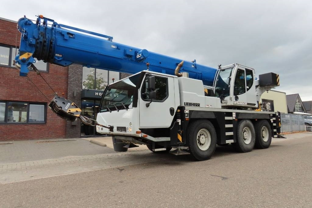 Liebherr LTM 1050-3.1 - 全地形起重机:图1 Liebherr LTM 1050-3.1 - 全地形起重机:图1