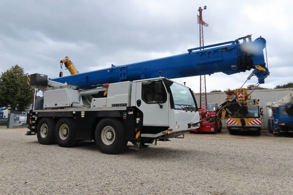Liebherr LTM 1050-3.1 - 全地形起重机:图2 Liebherr LTM 1050-3.1 - 全地形起重机:图2