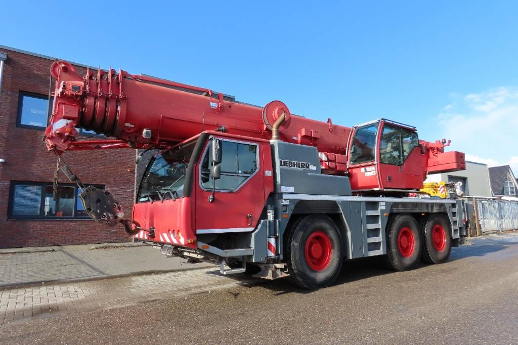 Liebherr LTM 1055-3.2  - 全地形起重机:图1 Liebherr LTM 1055-3.2  - 全地形起重机:图1