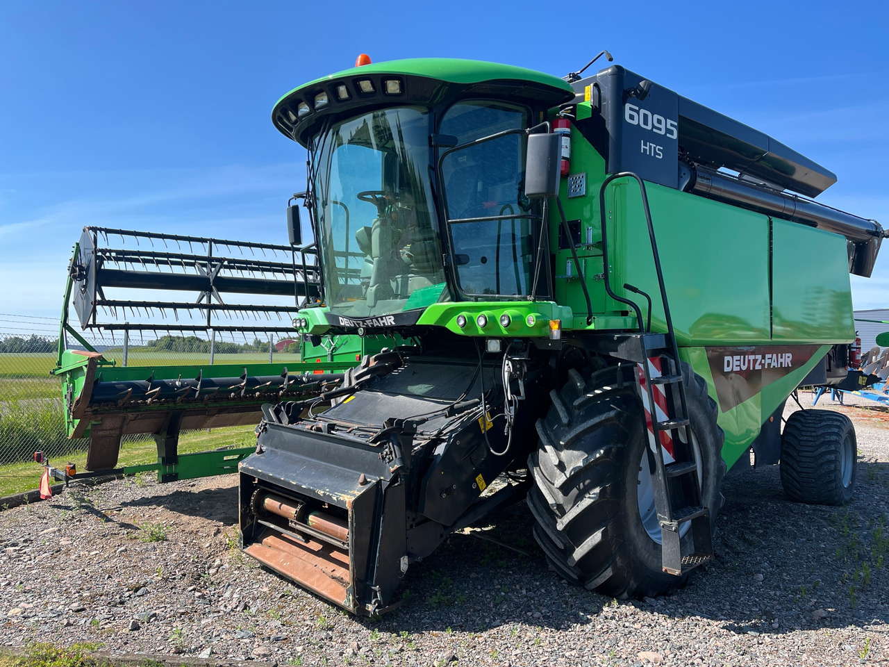 Deutz-Fahr 6228 - 联合收割机:图1 Deutz-Fahr 6228 - 联合收割机:图1