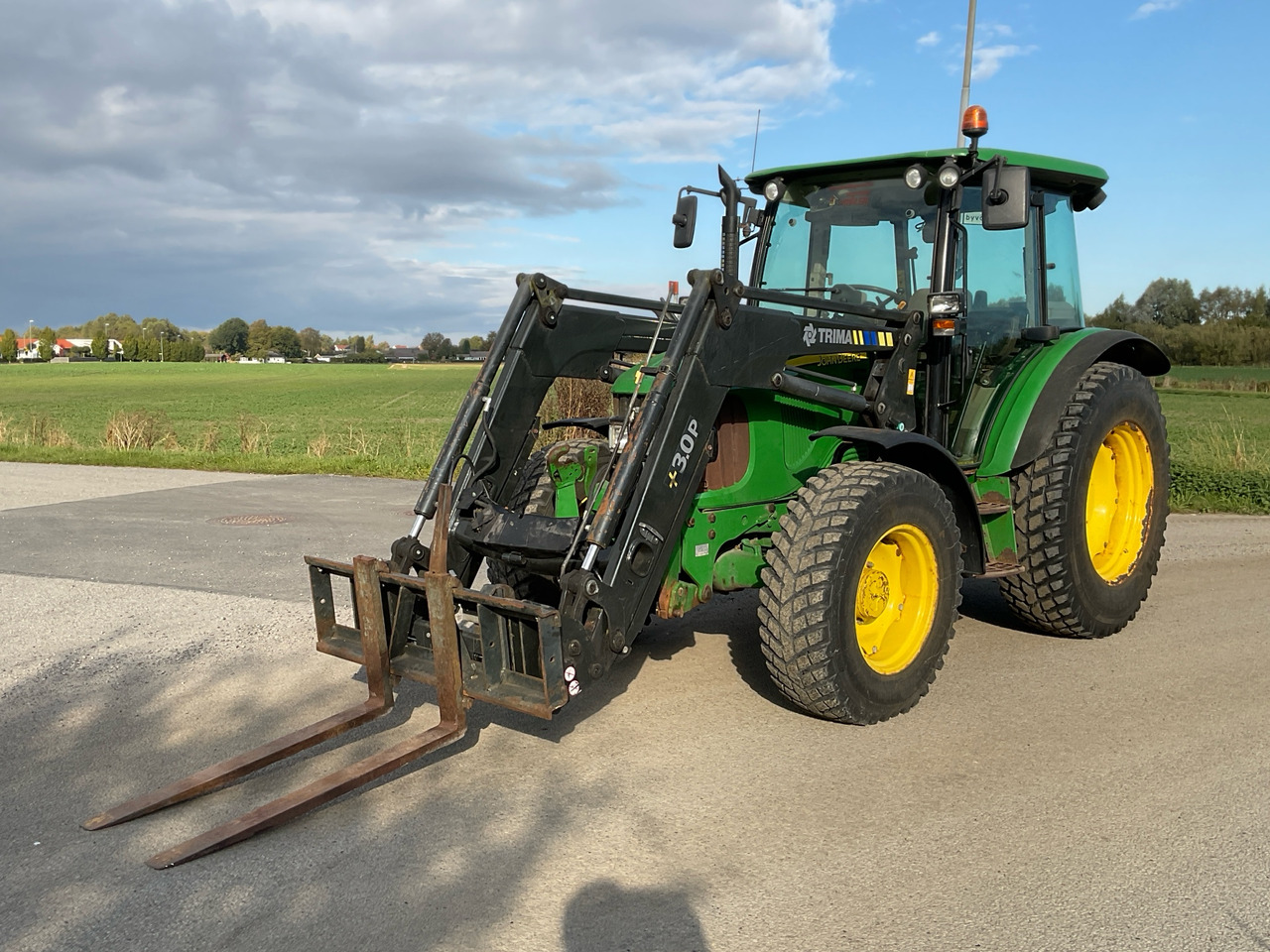 John Deere 5720 - 拖拉机:图1 John Deere 5720 - 拖拉机:图1