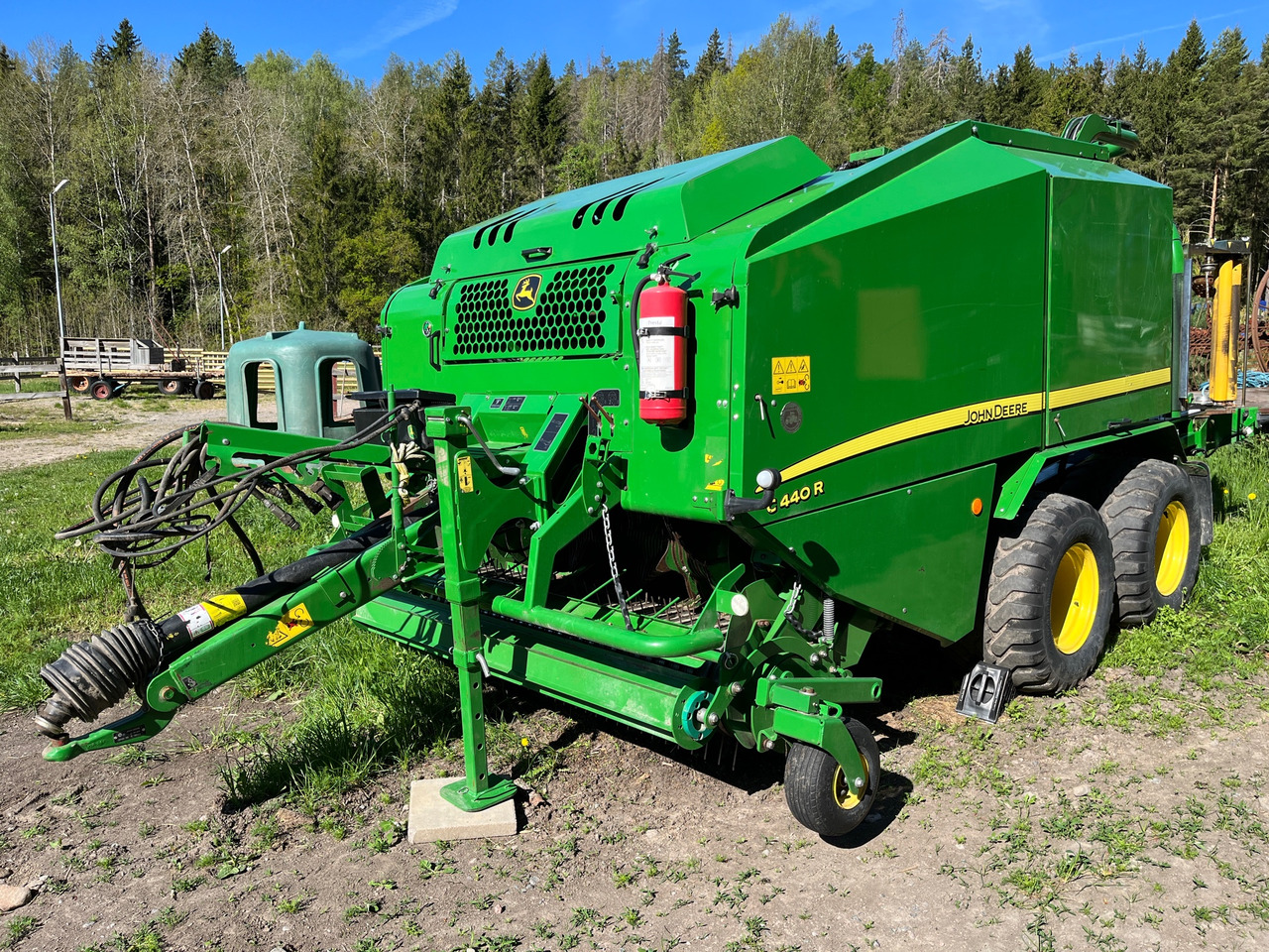John Deere C440R - 圆形打包机:图1 John Deere C440R - 圆形打包机:图1
