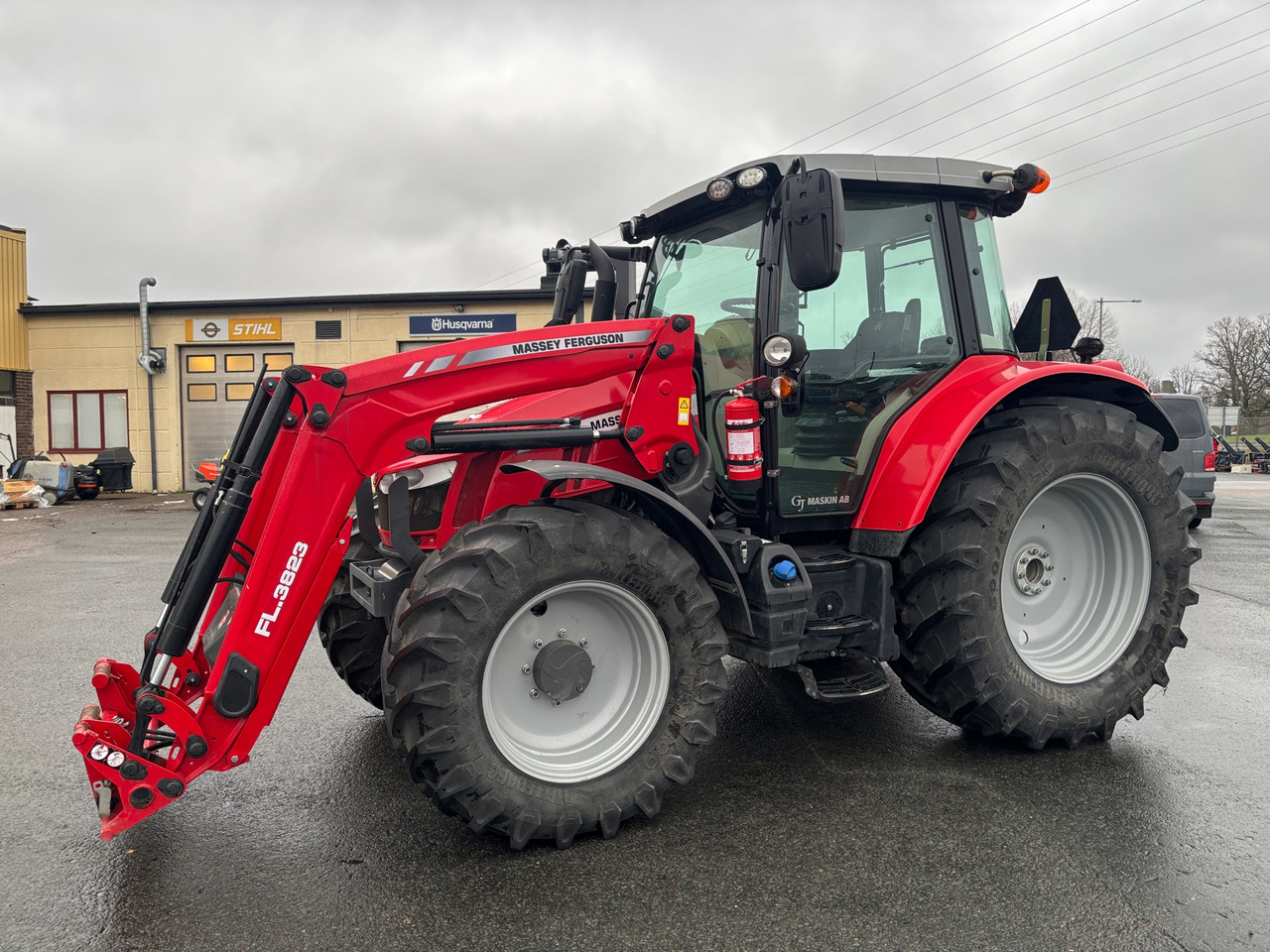Massey Ferguson 5713S - 拖拉机:图1 Massey Ferguson 5713S - 拖拉机:图1