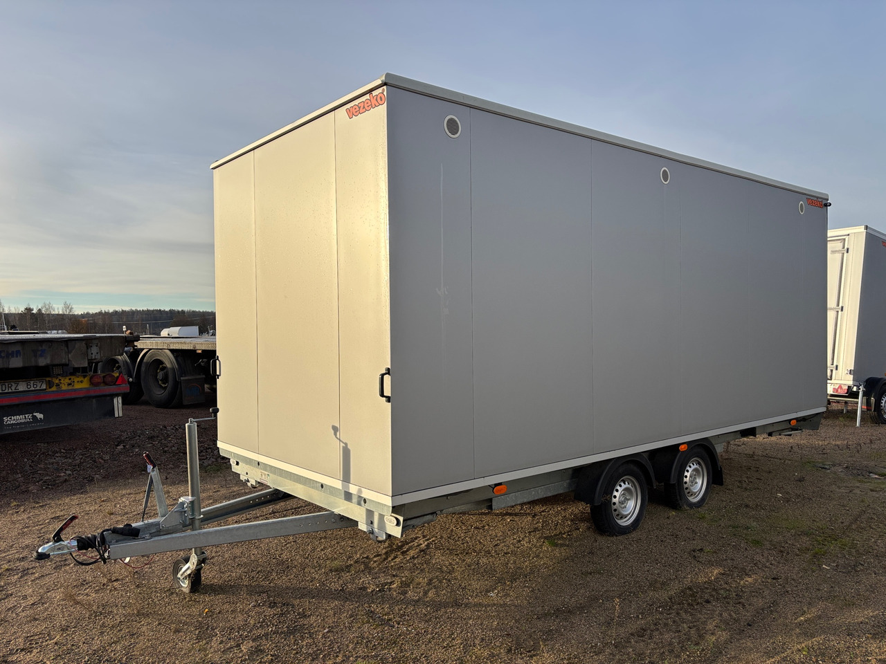 Vezeko Mobi 5624 - 建筑集装箱, 全挂车:图1 Vezeko Mobi 5624 - 建筑集装箱, 全挂车:图1