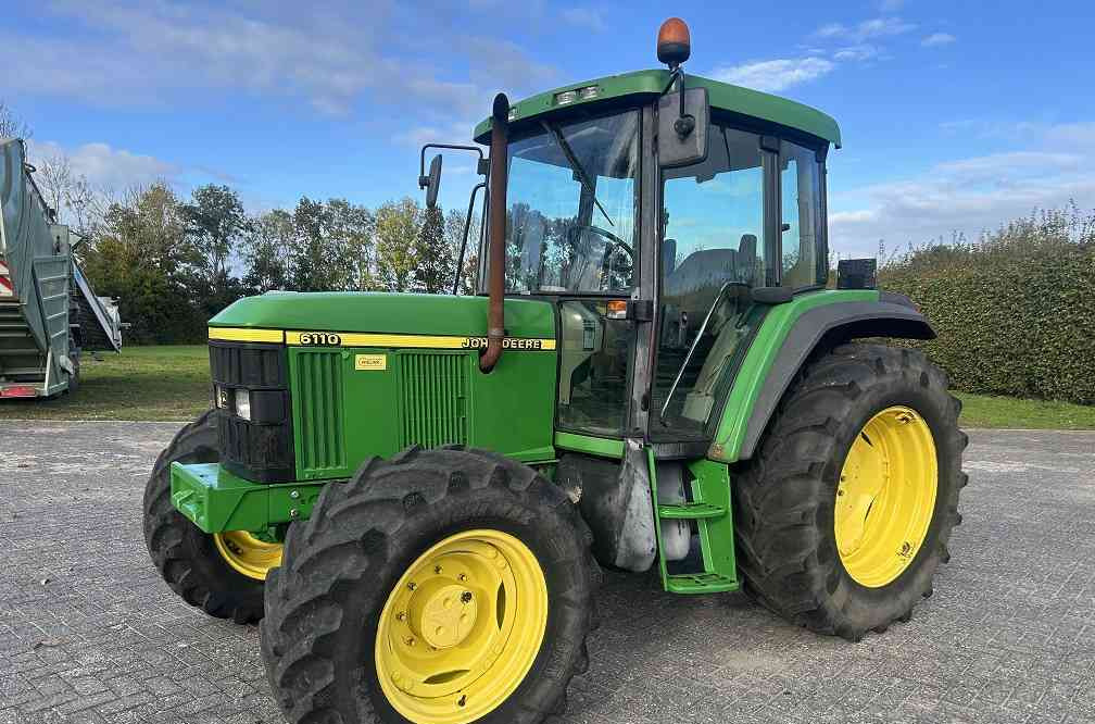 John Deere 6110 - 拖拉机:图1 John Deere 6110 - 拖拉机:图1