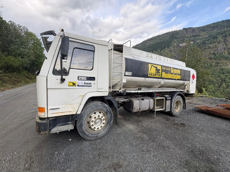 Volvo FL 7 Volvo FL7 285 Fuel tanker 4x2 - 罐车:图1 Volvo FL 7 Volvo FL7 285 Fuel tanker 4x2 - 罐车:图1