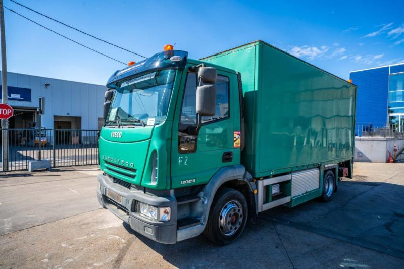 Iveco EUROCARGO 120E18 - 厢式卡车:图1 Iveco EUROCARGO 120E18 - 厢式卡车:图1