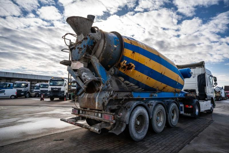 MULLER BETON MIXER/MALAXEUR/MISCHER LIEBHERR 12M3 - 混凝土搅拌半拖车:图4 MULLER BETON MIXER/MALAXEUR/MISCHER LIEBHERR 12M3 - 混凝土搅拌半拖车:图4