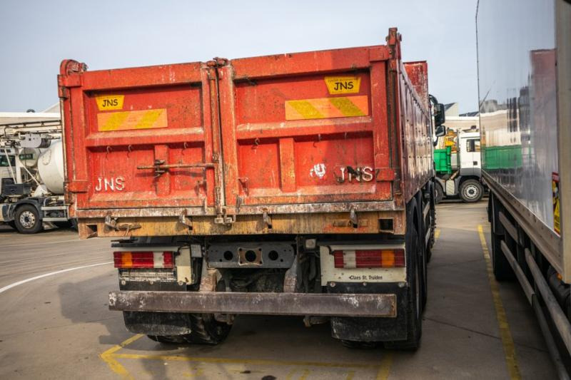 Mercedes ACTROS 3241 K -MP3-E5-Fire damage/dégâts du feu - 翻斗车:图3 Mercedes ACTROS 3241 K -MP3-E5-Fire damage/dégâts du feu - 翻斗车:图3